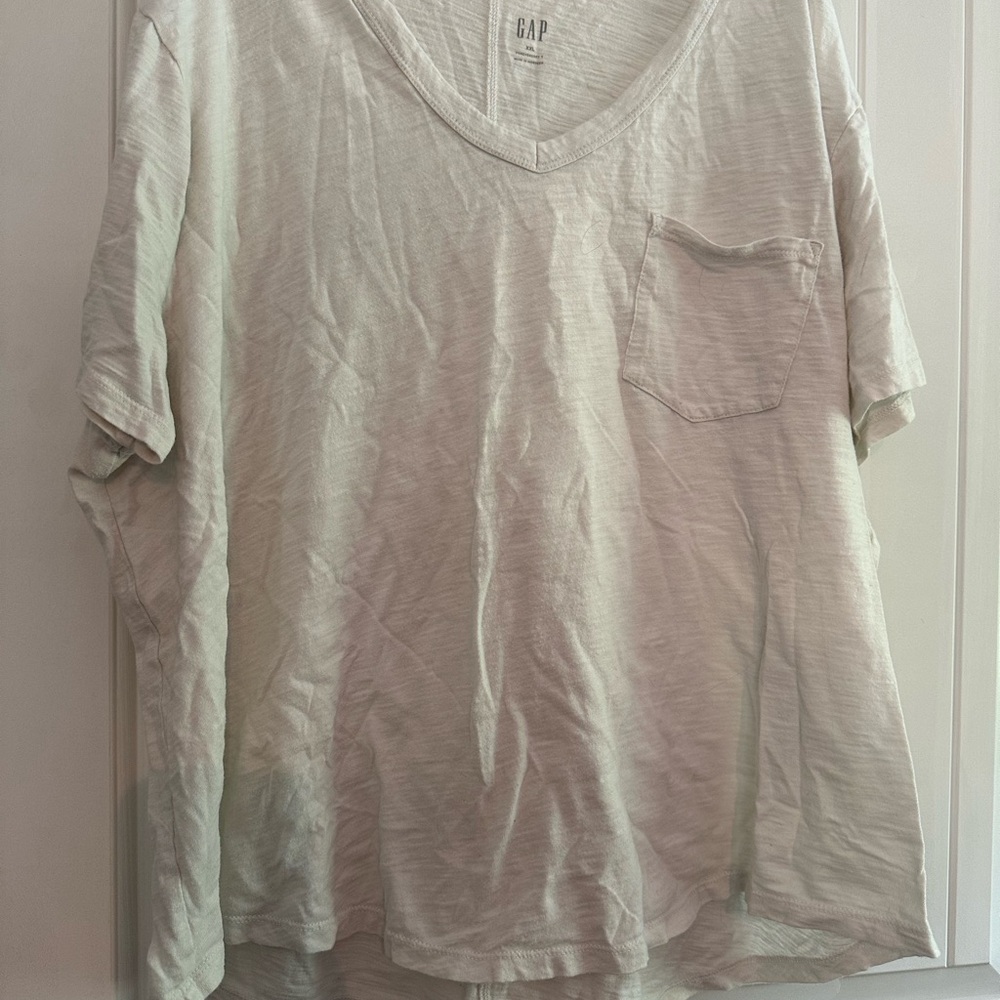GAP White Short Sleeve Tee V-Neck